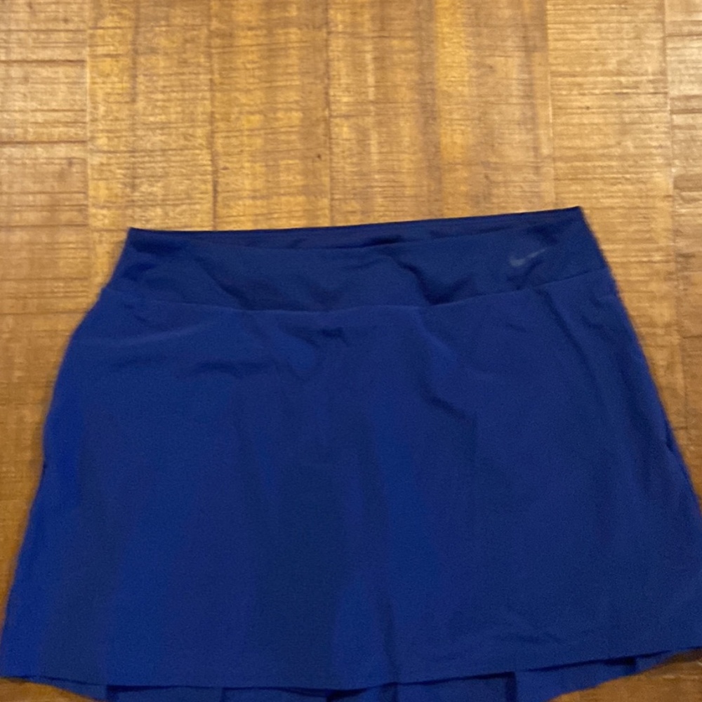 Nike sz large women’s navy skort